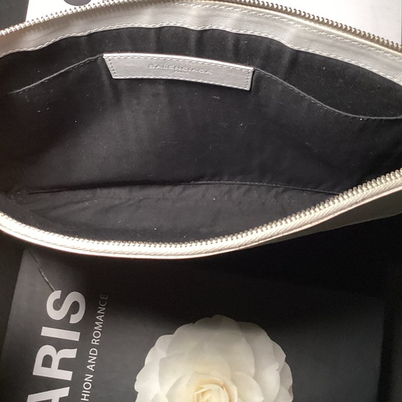 Balenciaga Light Everyday Zip Leather Pouch in Gray - Picture 5 of 10